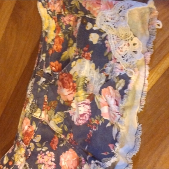 Mud Shorts - Picture 2 of 4